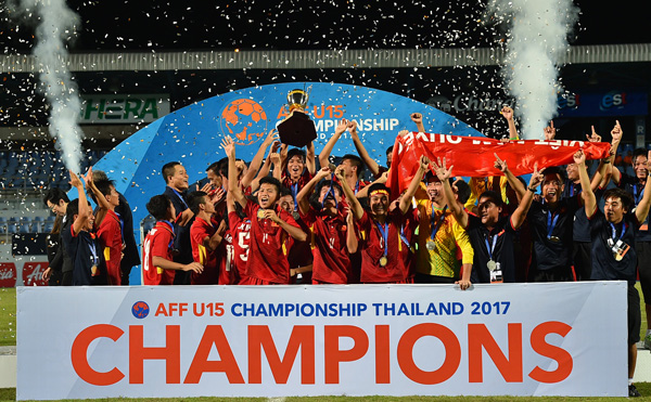 Bóng đá Việt Nam nhận tin vui kép